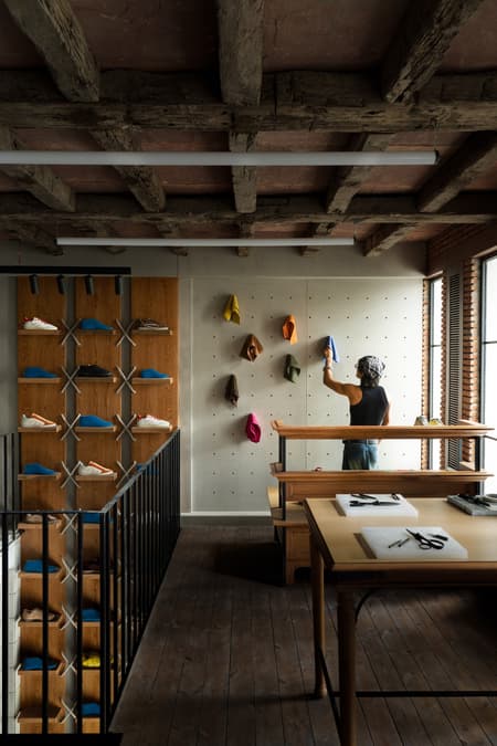 Gully Labs Sneaker Store